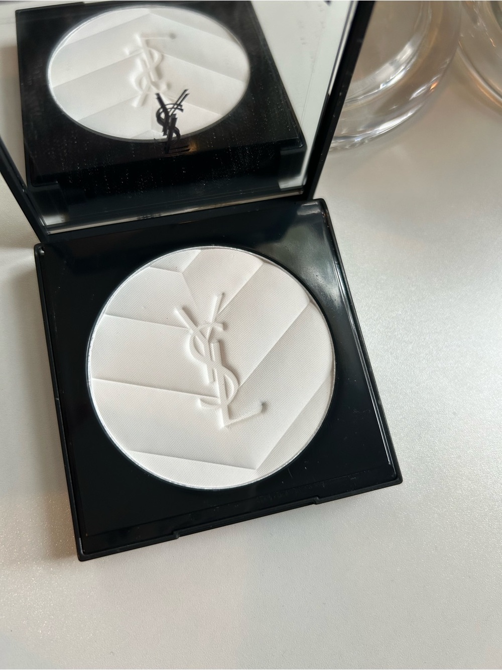 Yves Saint Laurent All Hours Hyper Finish Matte Powder | Translucent | NIB - Picture 2 of 4